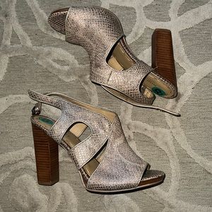 NWT🌷NINE WEST🌷Gold metallic woven textile upper chunky heel. NW Miss Priss